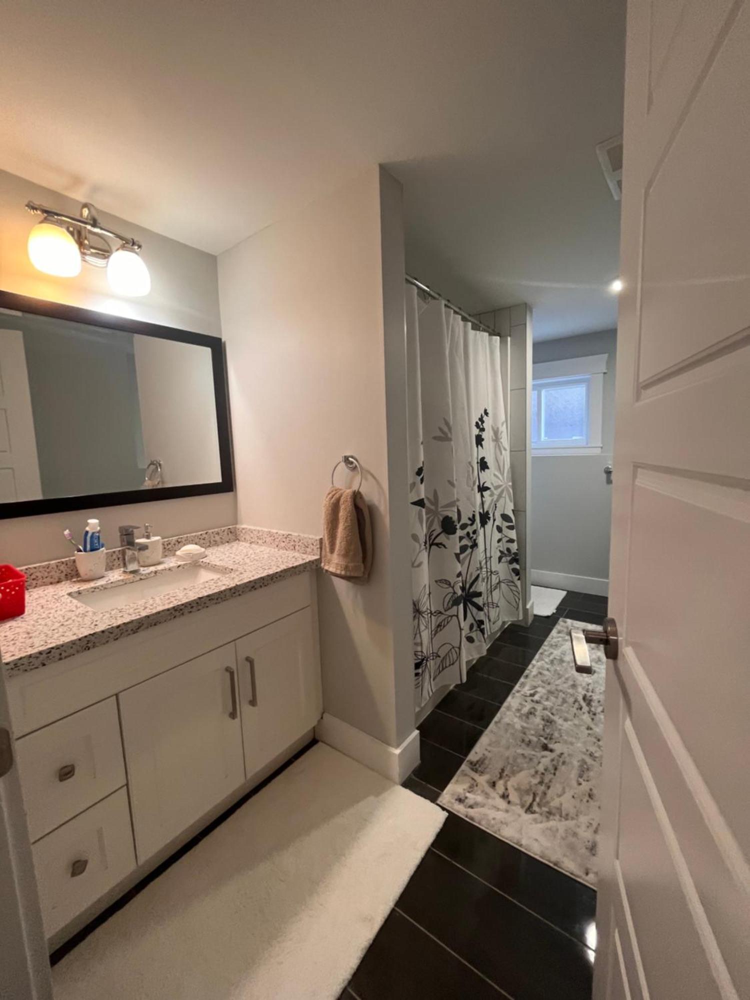 2 Bedroom Suite With Full Kitchen Revelstoke Eksteriør bilde
