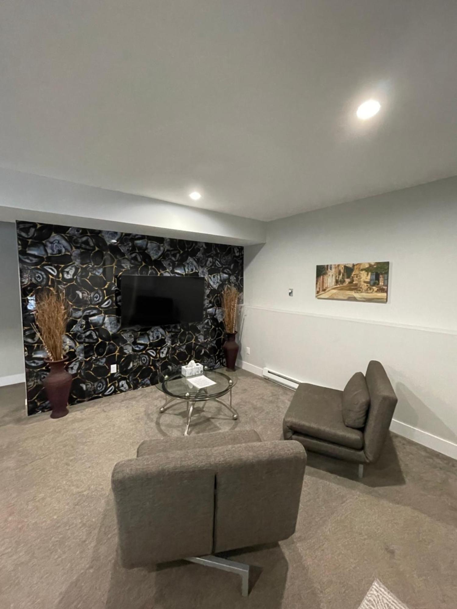 2 Bedroom Suite With Full Kitchen Revelstoke Eksteriør bilde