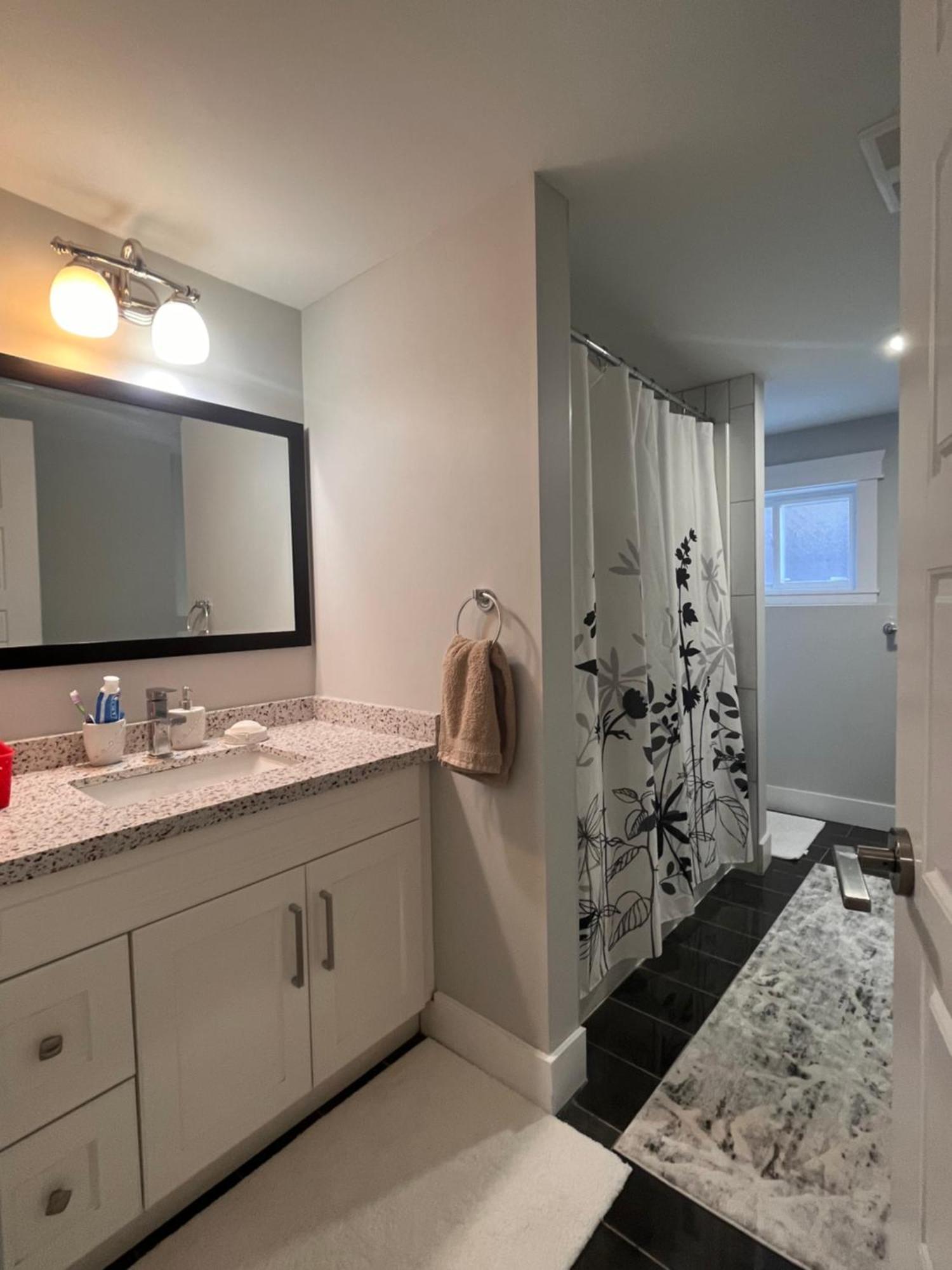 2 Bedroom Suite With Full Kitchen Revelstoke Eksteriør bilde